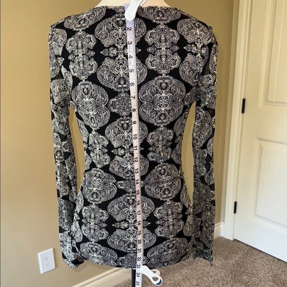 George Blouse Black & White Graphic Fitted Long Sheer Sleeve Criss Cross Bodice - Picture 5 of 10